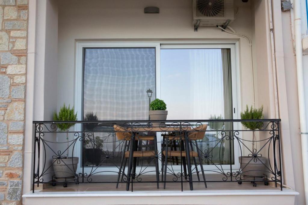 Private balcony seating at Nerissa seafront apartment Itea