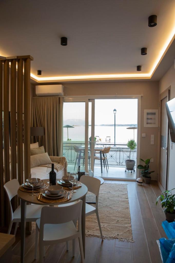 Living and dining area of Nerissa seafront apartment in Itea with balcony sea view